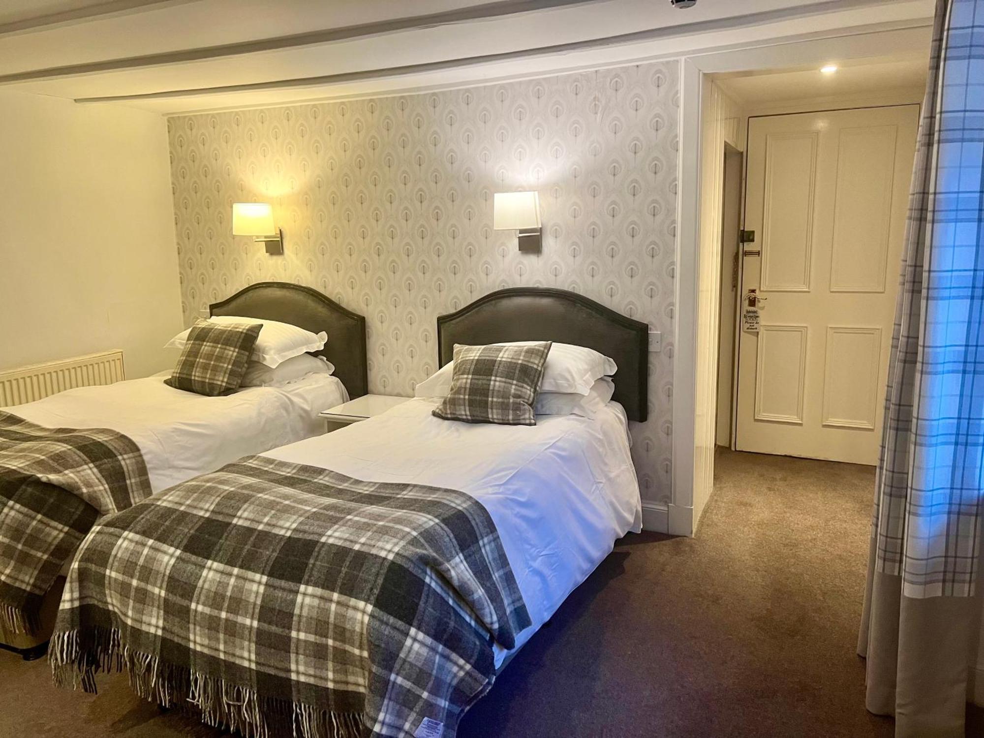 Selkirk Arms Hotel Kirkcudbright Bagian luar foto
