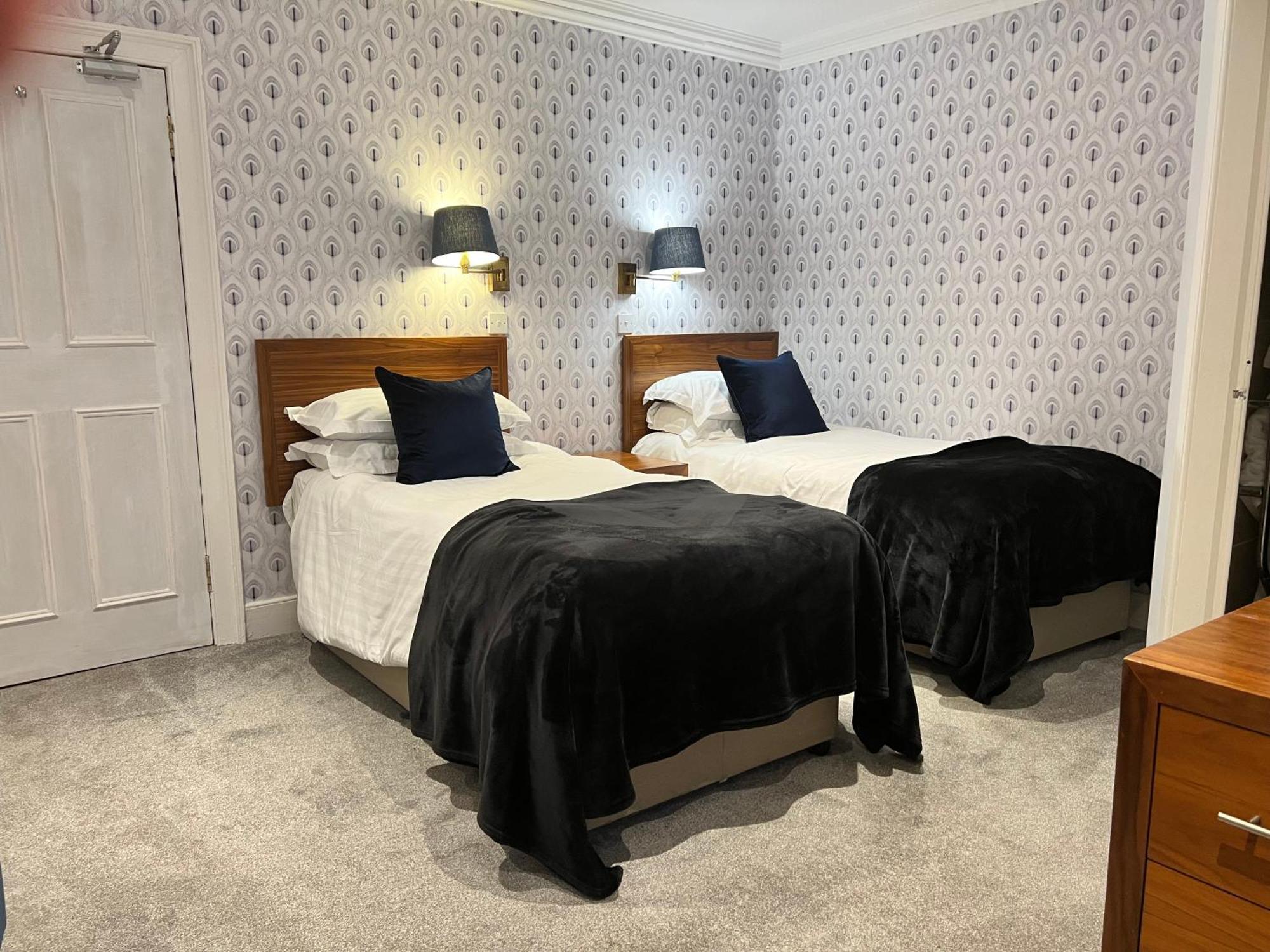 Selkirk Arms Hotel Kirkcudbright Bagian luar foto