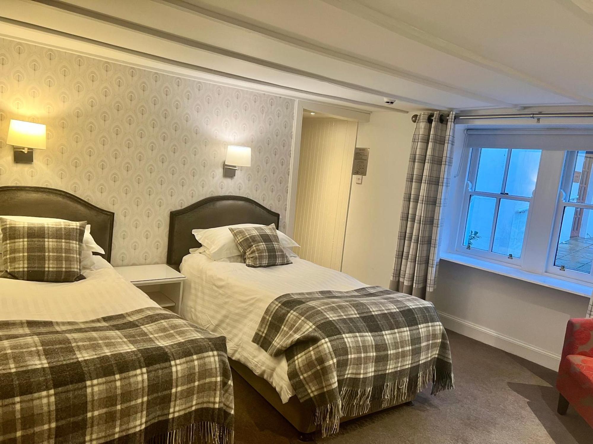 Selkirk Arms Hotel Kirkcudbright Bagian luar foto